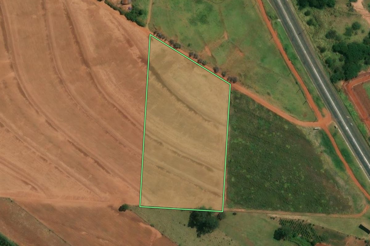 Imagem de satélite do imóvel rural em Presidente Castelo Branco (PR), com o contorno declarado no CAR desenhado por cima.