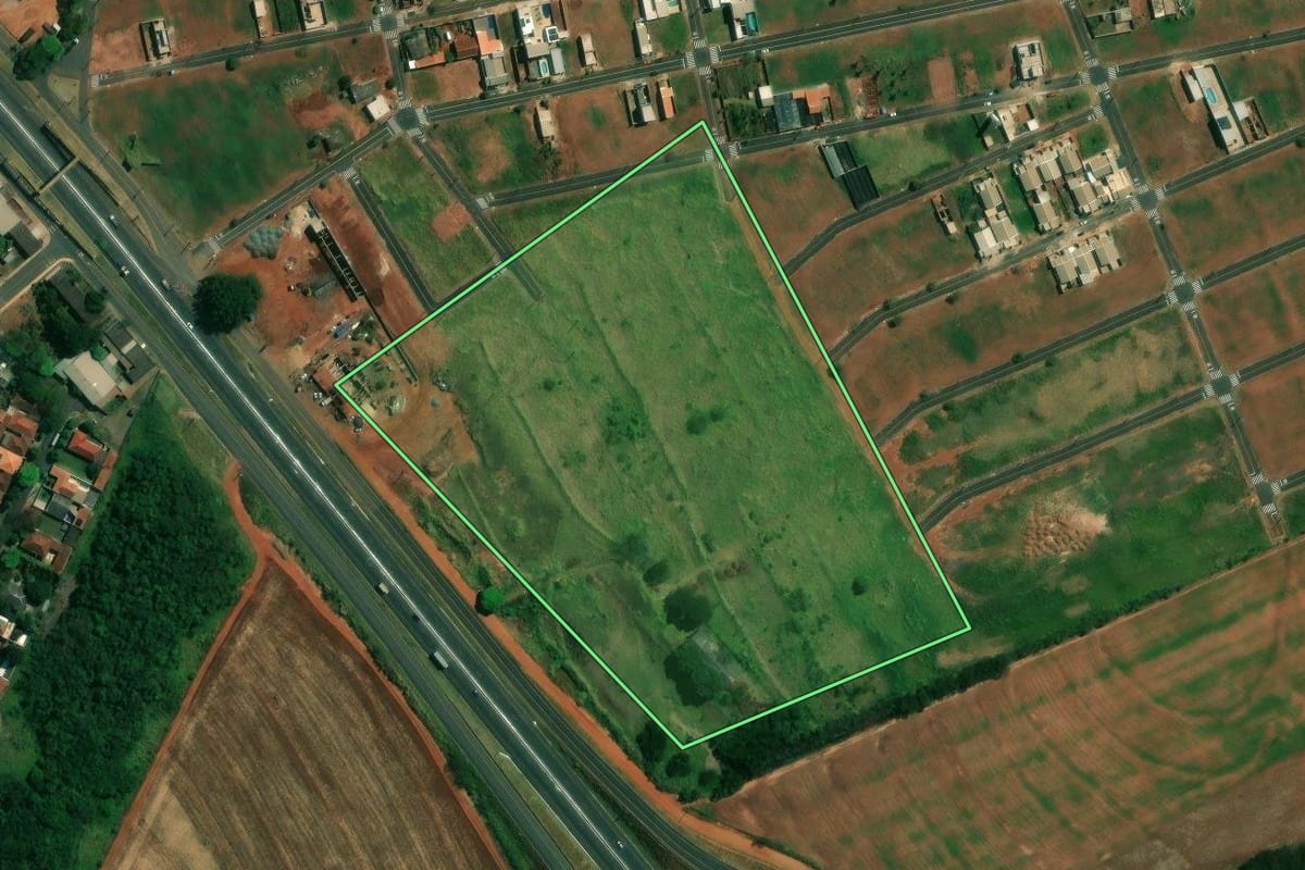 Imagem de satélite do imóvel rural em Presidente Castelo Branco (PR), com o contorno declarado no CAR desenhado por cima.