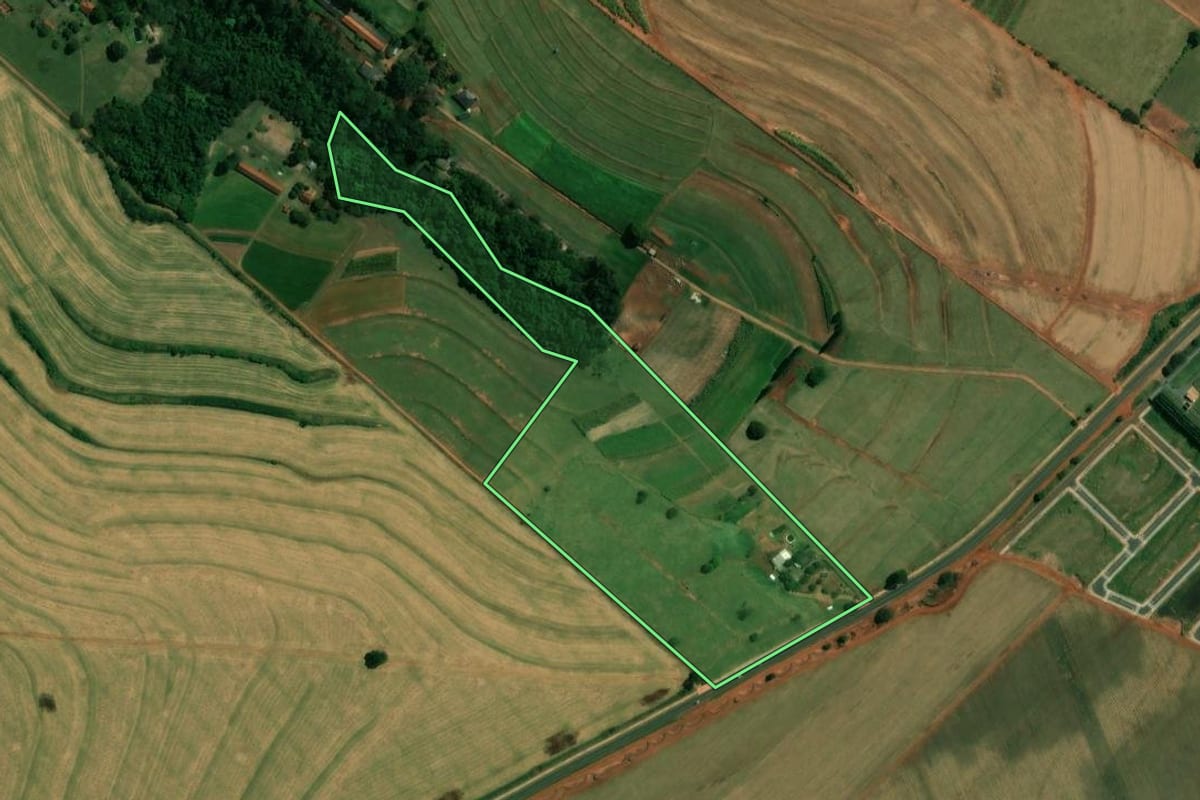 Imagem de satélite do imóvel rural em Presidente Castelo Branco (PR), com o contorno declarado no CAR desenhado por cima.