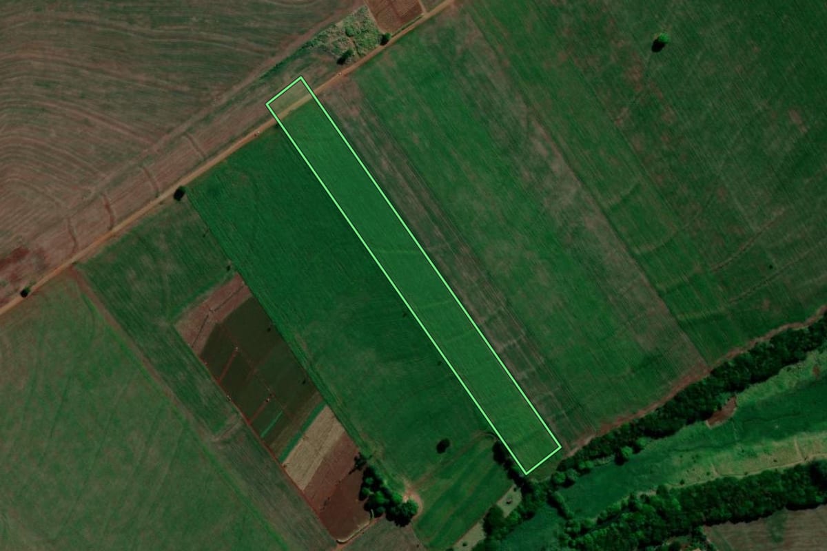 Imagem de satélite do imóvel rural em Primeiro de Maio (PR), com o contorno declarado no CAR desenhado por cima.