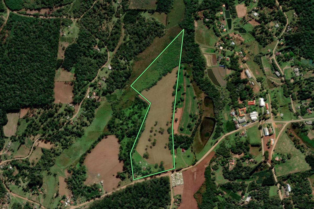 Imagem de satélite do imóvel rural em Prudentópolis (PR), com o contorno declarado no CAR desenhado por cima.
