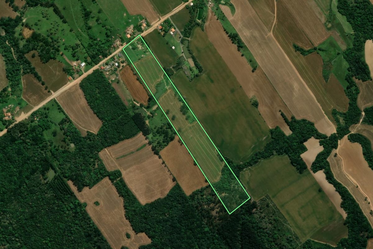 Imagem de satélite do imóvel rural em Prudentópolis (PR), com o contorno declarado no CAR desenhado por cima.