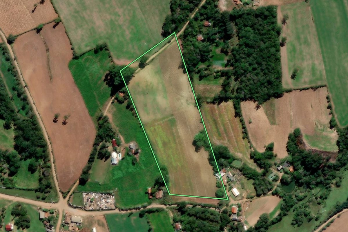 Imagem de satélite do imóvel rural em Prudentópolis (PR), com o contorno declarado no CAR desenhado por cima.
