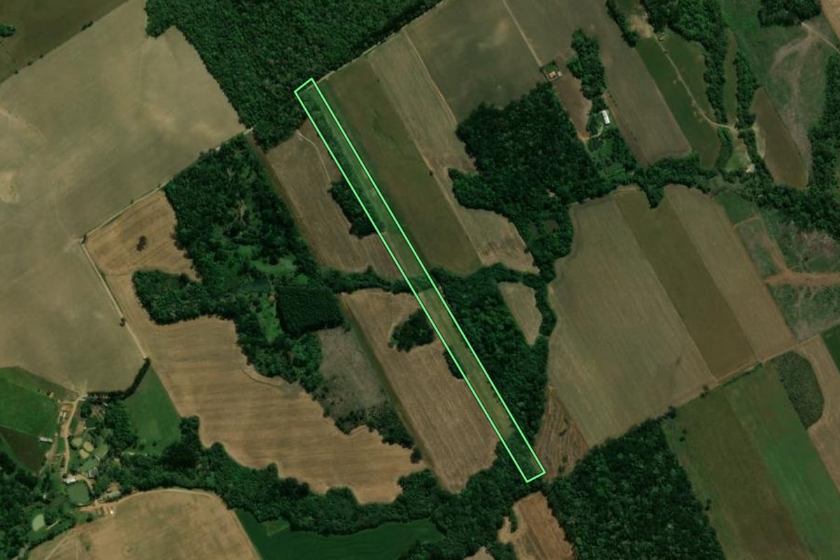 Imagem de satélite do imóvel rural em Prudentópolis (PR), com o contorno declarado no CAR desenhado por cima.