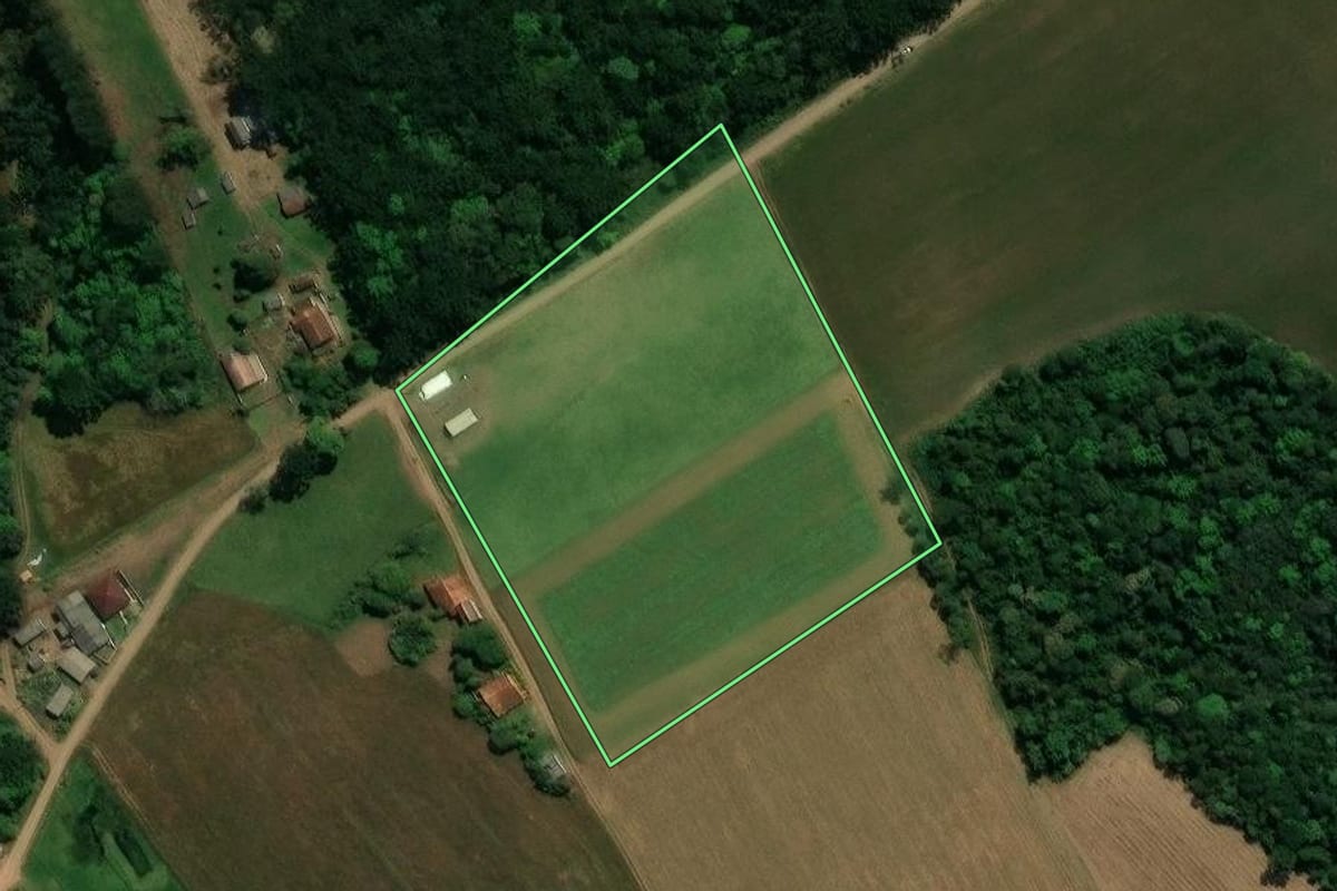 Imagem de satélite do imóvel rural em Prudentópolis (PR), com o contorno declarado no CAR desenhado por cima.