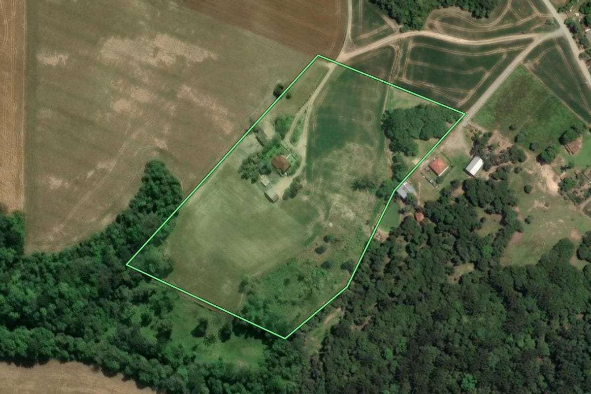 Imagem de satélite do imóvel rural em Prudentópolis (PR), com o contorno declarado no CAR desenhado por cima.