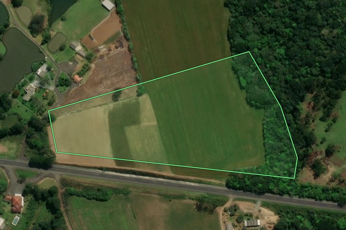 Imagem de satélite do imóvel rural em Prudentópolis (PR), com o contorno declarado no CAR desenhado por cima.