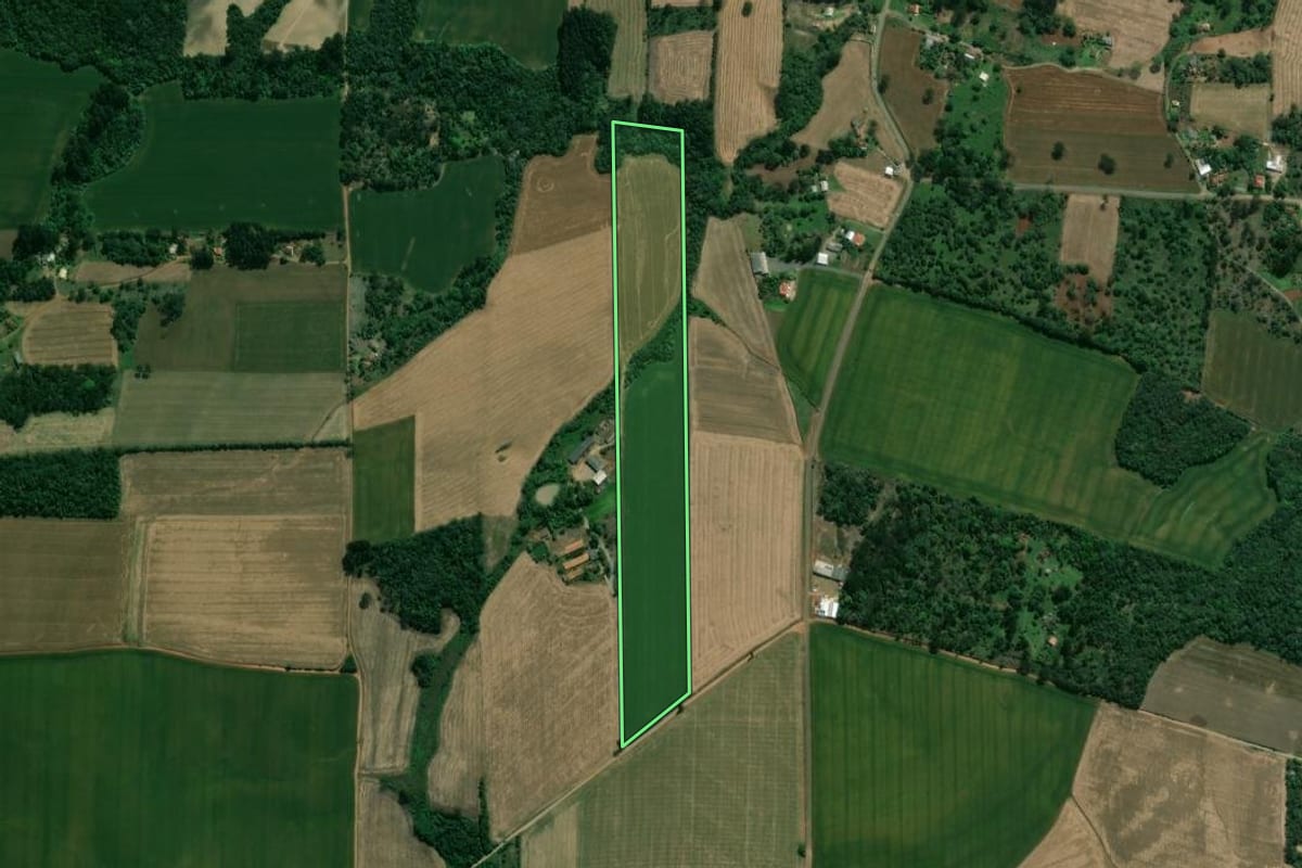 Imagem de satélite do imóvel rural em Prudentópolis (PR), com o contorno declarado no CAR desenhado por cima.