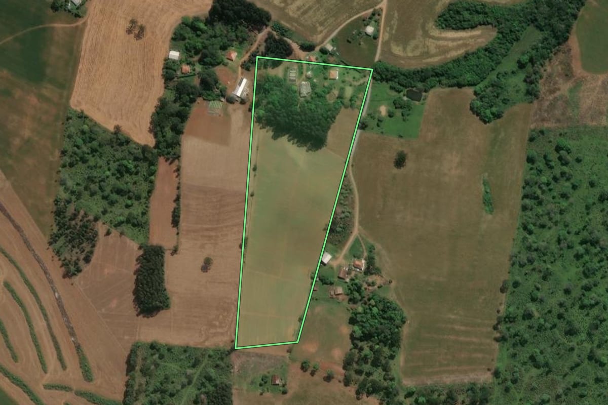 Imagem de satélite do imóvel rural em Prudentópolis (PR), com o contorno declarado no CAR desenhado por cima.
