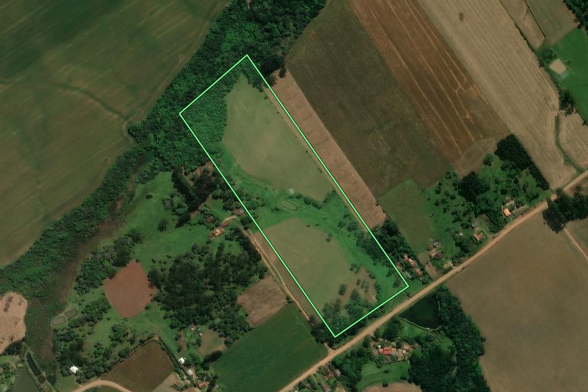 Imagem de satélite do imóvel rural em Prudentópolis (PR), com o contorno declarado no CAR desenhado por cima.