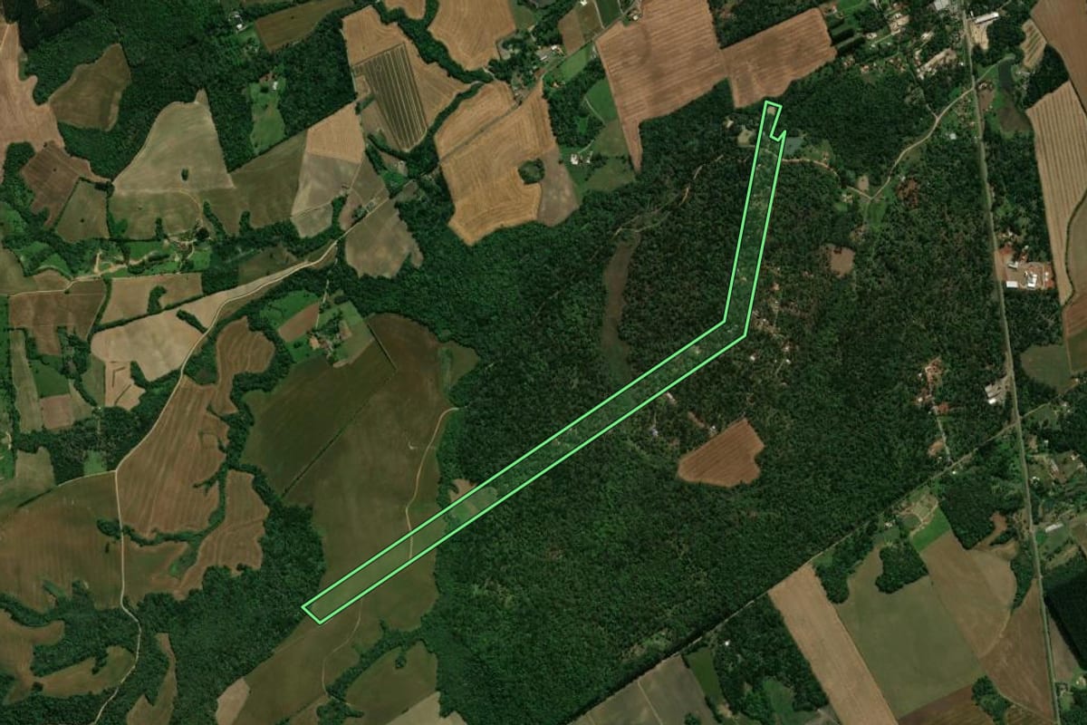 Imagem de satélite do imóvel rural em Prudentópolis (PR), com o contorno declarado no CAR desenhado por cima.
