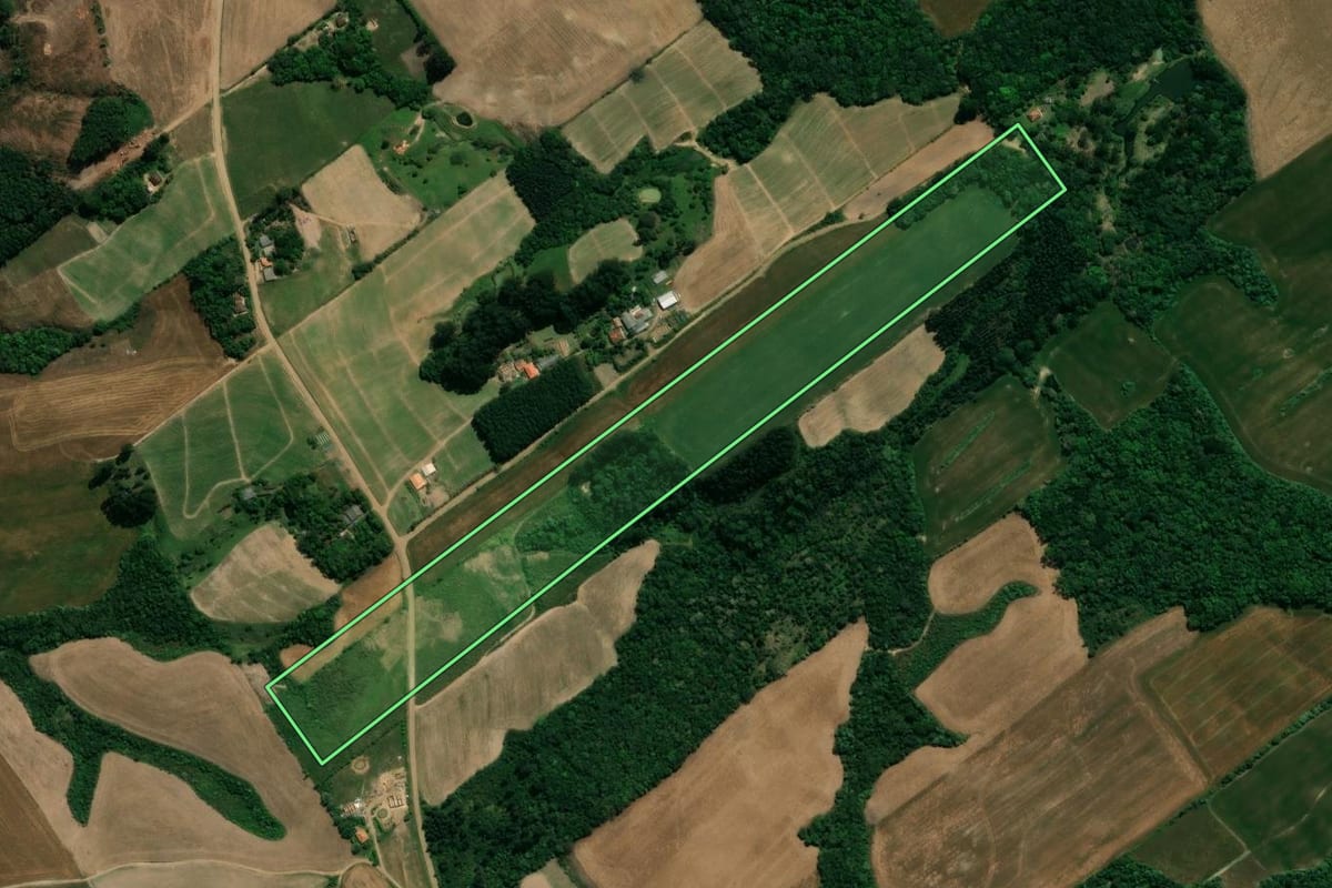 Imagem de satélite do imóvel rural em Prudentópolis (PR), com o contorno declarado no CAR desenhado por cima.