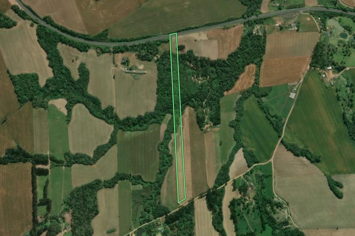 Imagem de satélite do imóvel rural em Prudentópolis (PR), com o contorno declarado no CAR desenhado por cima.