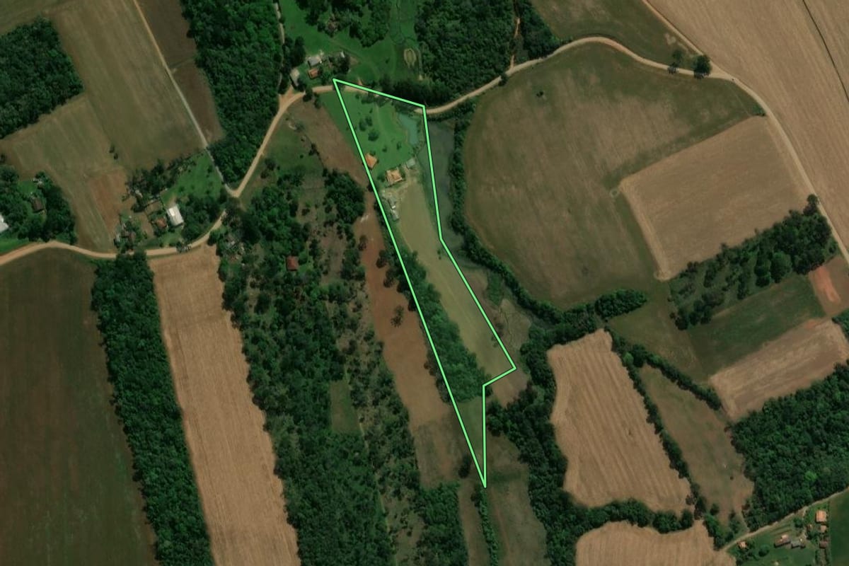 Imagem de satélite do imóvel rural em Prudentópolis (PR), com o contorno declarado no CAR desenhado por cima.