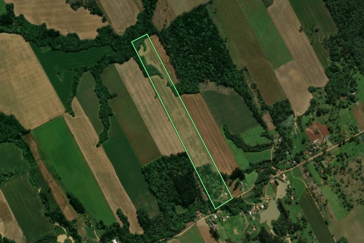 Imagem de satélite do imóvel rural em Prudentópolis (PR), com o contorno declarado no CAR desenhado por cima.