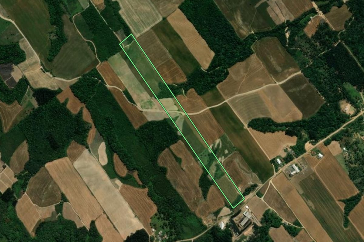 Imagem de satélite do imóvel rural em Prudentópolis (PR), com o contorno declarado no CAR desenhado por cima.
