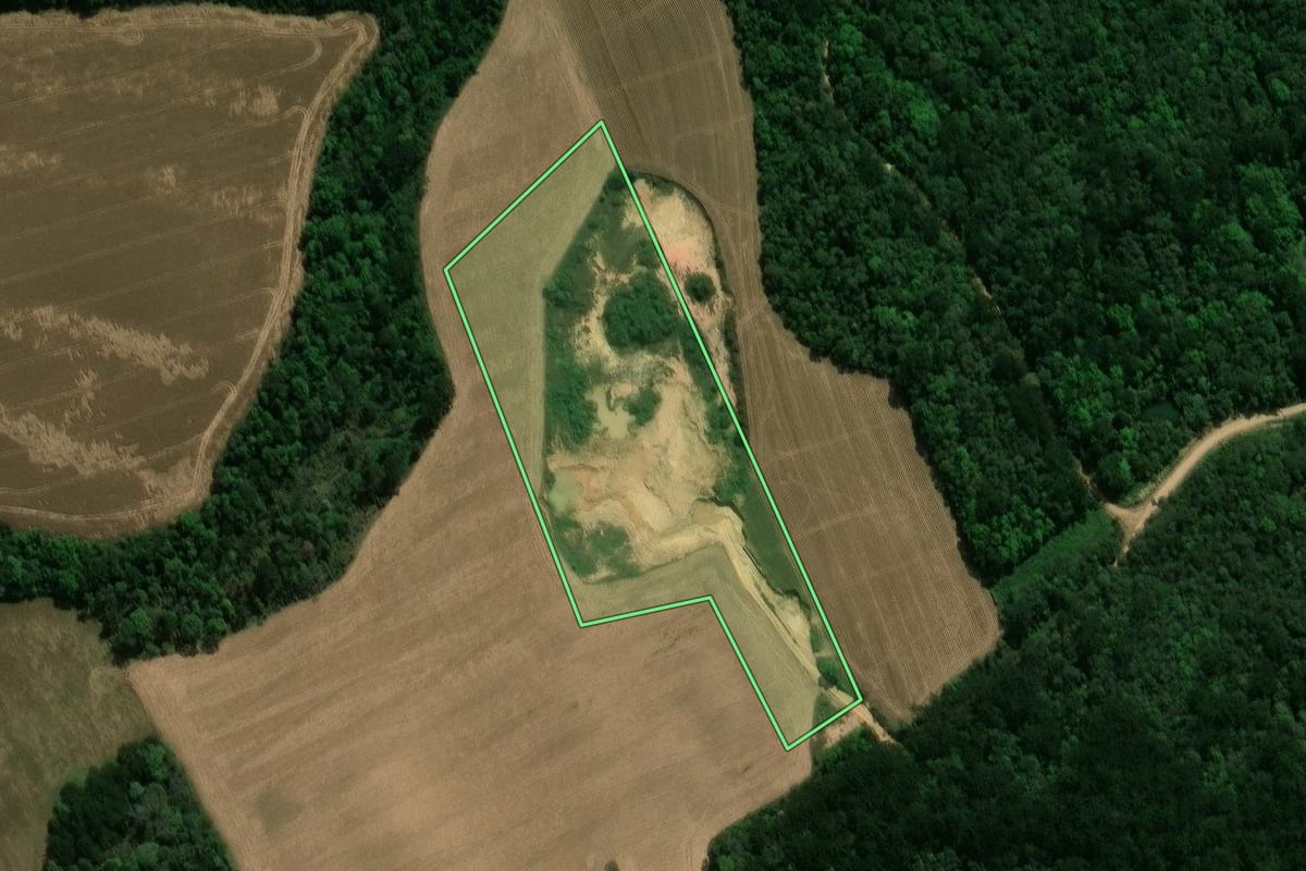 Imagem de satélite do imóvel rural em Prudentópolis (PR), com o contorno declarado no CAR desenhado por cima.