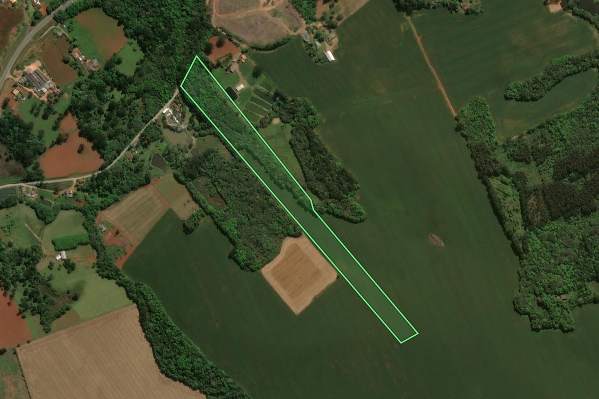Imagem de satélite do imóvel rural em Prudentópolis (PR), com o contorno declarado no CAR desenhado por cima.