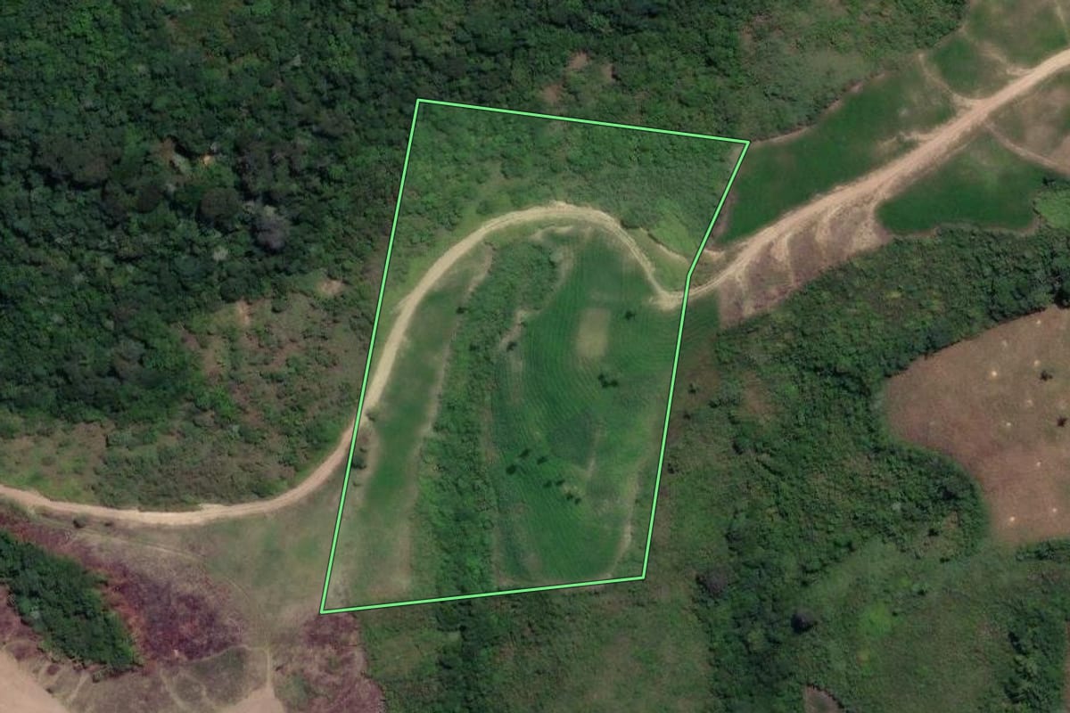 Imagem de satélite do imóvel rural em Prudentópolis (PR), com o contorno declarado no CAR desenhado por cima.