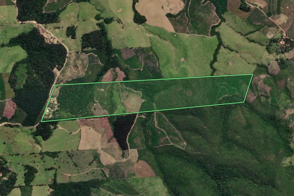 Imagem de satélite do imóvel rural em Prudentópolis (PR), com o contorno declarado no CAR desenhado por cima.