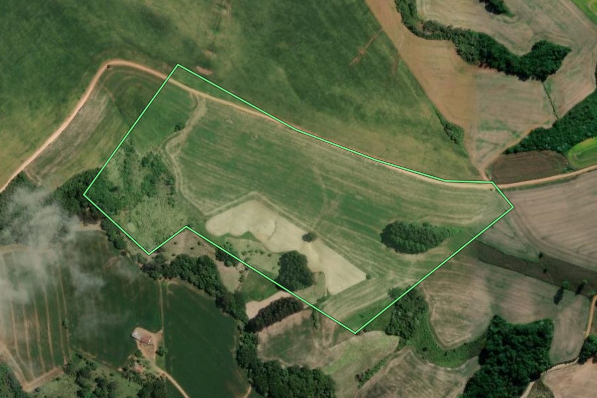 Imagem de satélite do imóvel rural em Prudentópolis (PR), com o contorno declarado no CAR desenhado por cima.
