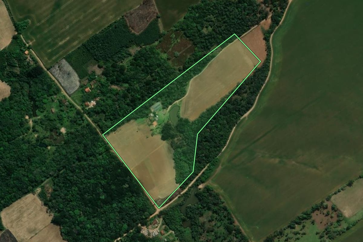Imagem de satélite do imóvel rural em Prudentópolis (PR), com o contorno declarado no CAR desenhado por cima.