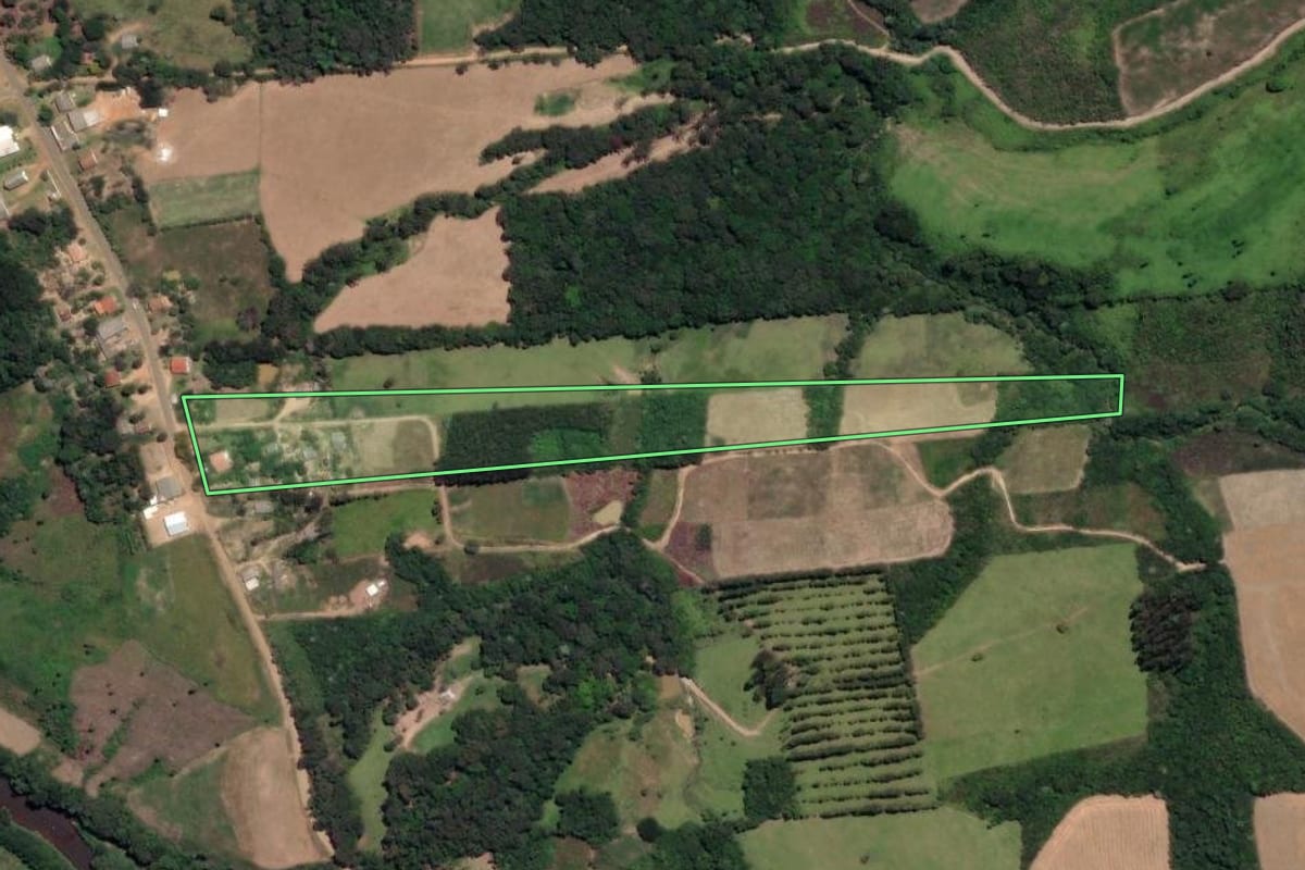 Imagem de satélite do imóvel rural em Prudentópolis (PR), com o contorno declarado no CAR desenhado por cima.