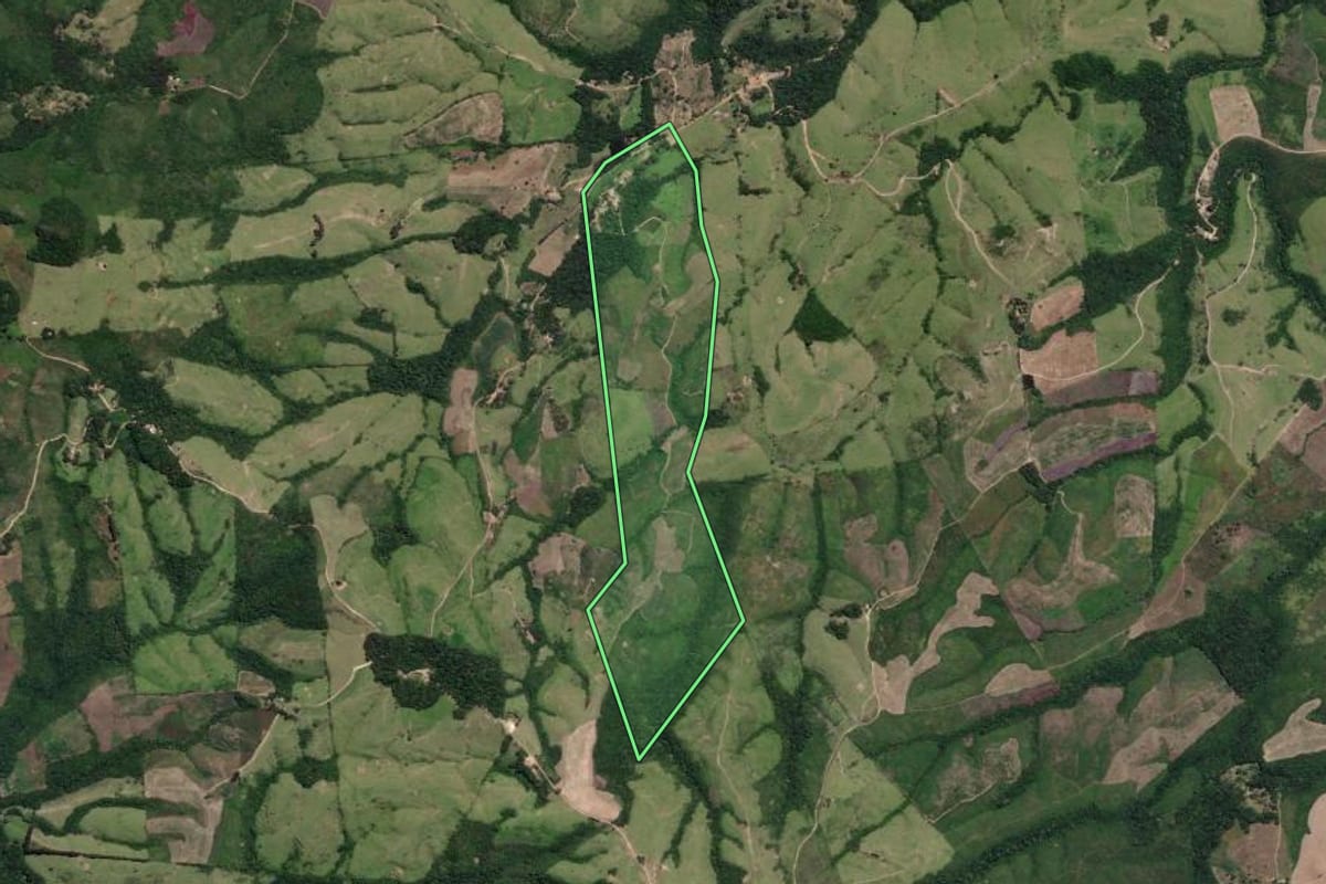 Imagem de satélite do imóvel rural em Prudentópolis (PR), com o contorno declarado no CAR desenhado por cima.