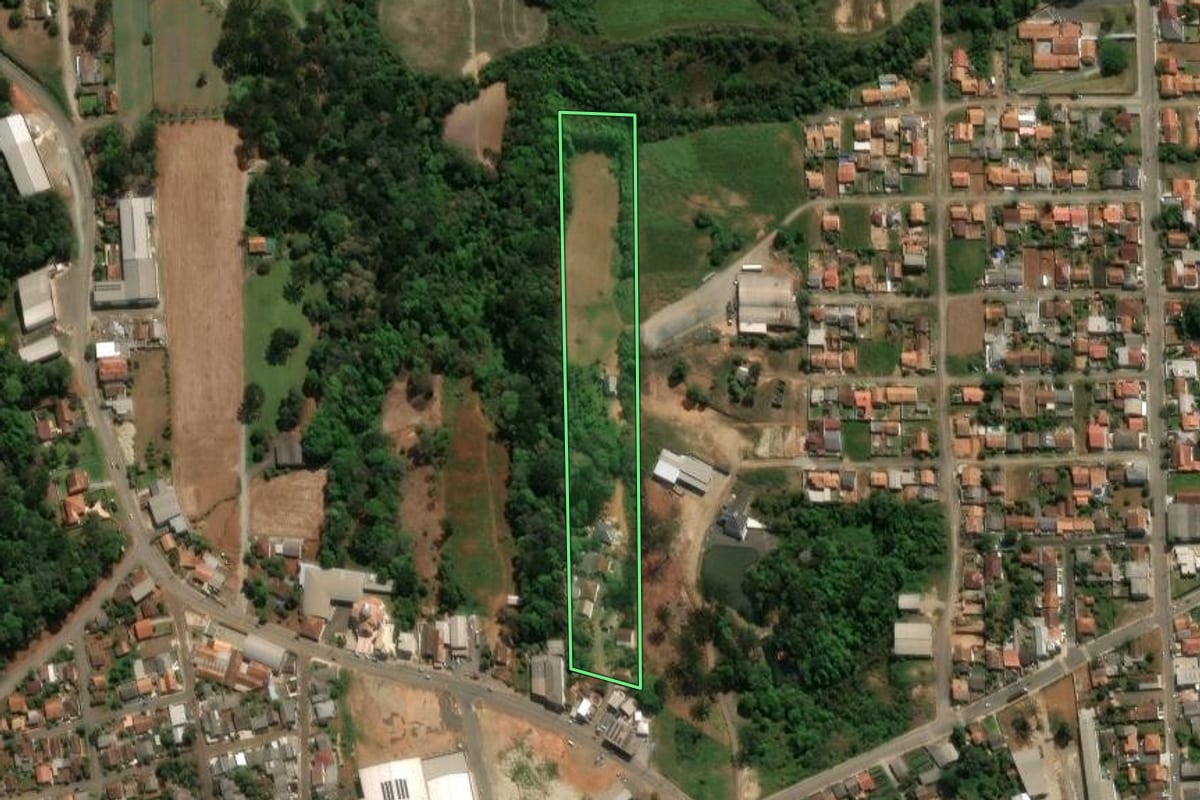 Imagem de satélite do imóvel rural em Prudentópolis (PR), com o contorno declarado no CAR desenhado por cima.