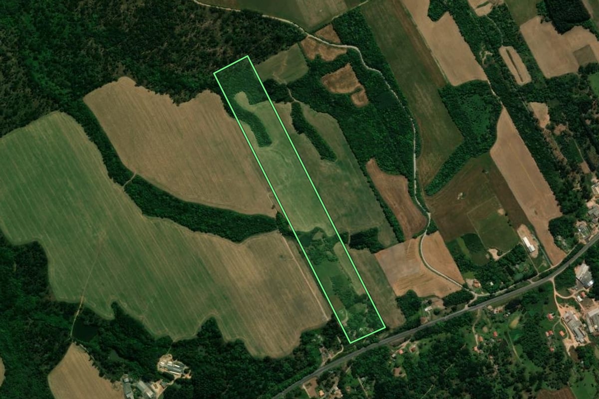 Imagem de satélite do imóvel rural em Prudentópolis (PR), com o contorno declarado no CAR desenhado por cima.