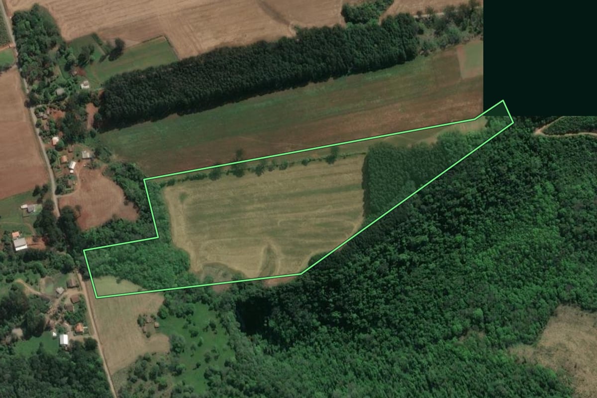 Imagem de satélite do imóvel rural em Prudentópolis (PR), com o contorno declarado no CAR desenhado por cima.