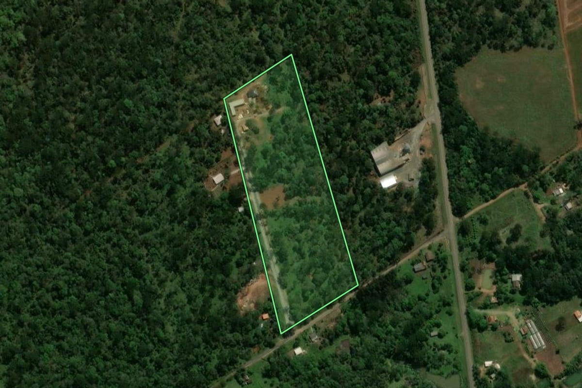 Imagem de satélite do imóvel rural em Prudentópolis (PR), com o contorno declarado no CAR desenhado por cima.