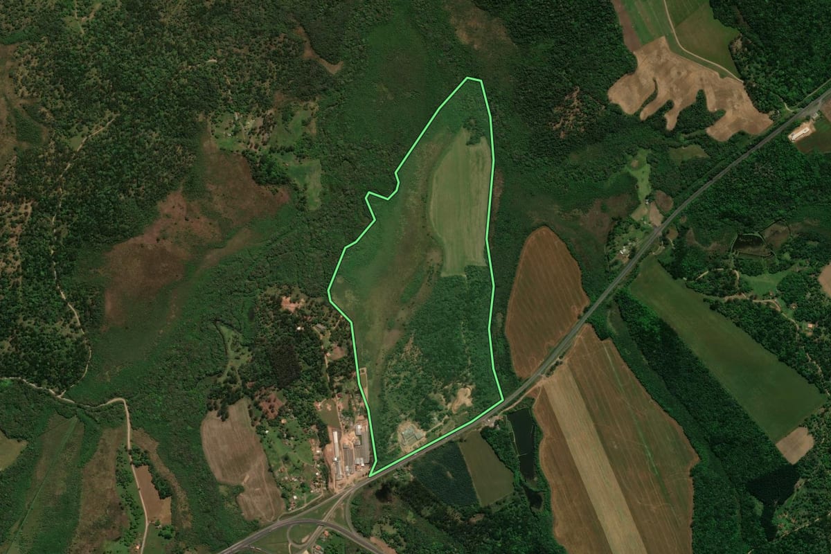 Imagem de satélite do imóvel rural em Prudentópolis (PR), com o contorno declarado no CAR desenhado por cima.
