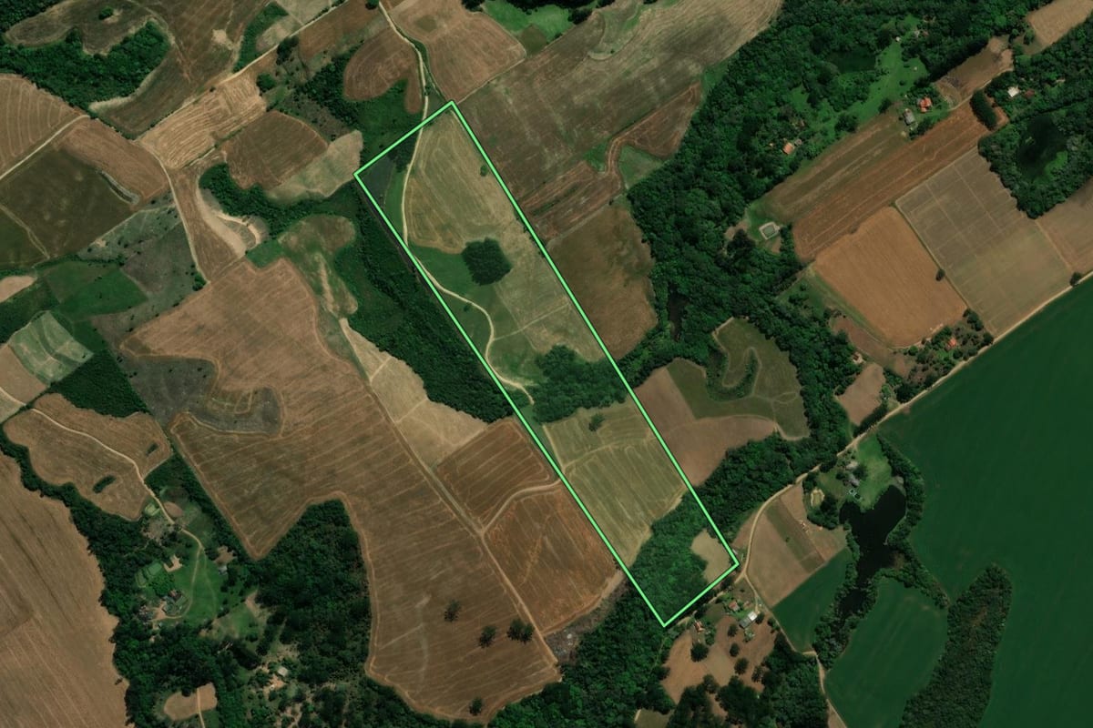 Imagem de satélite do imóvel rural em Prudentópolis (PR), com o contorno declarado no CAR desenhado por cima.