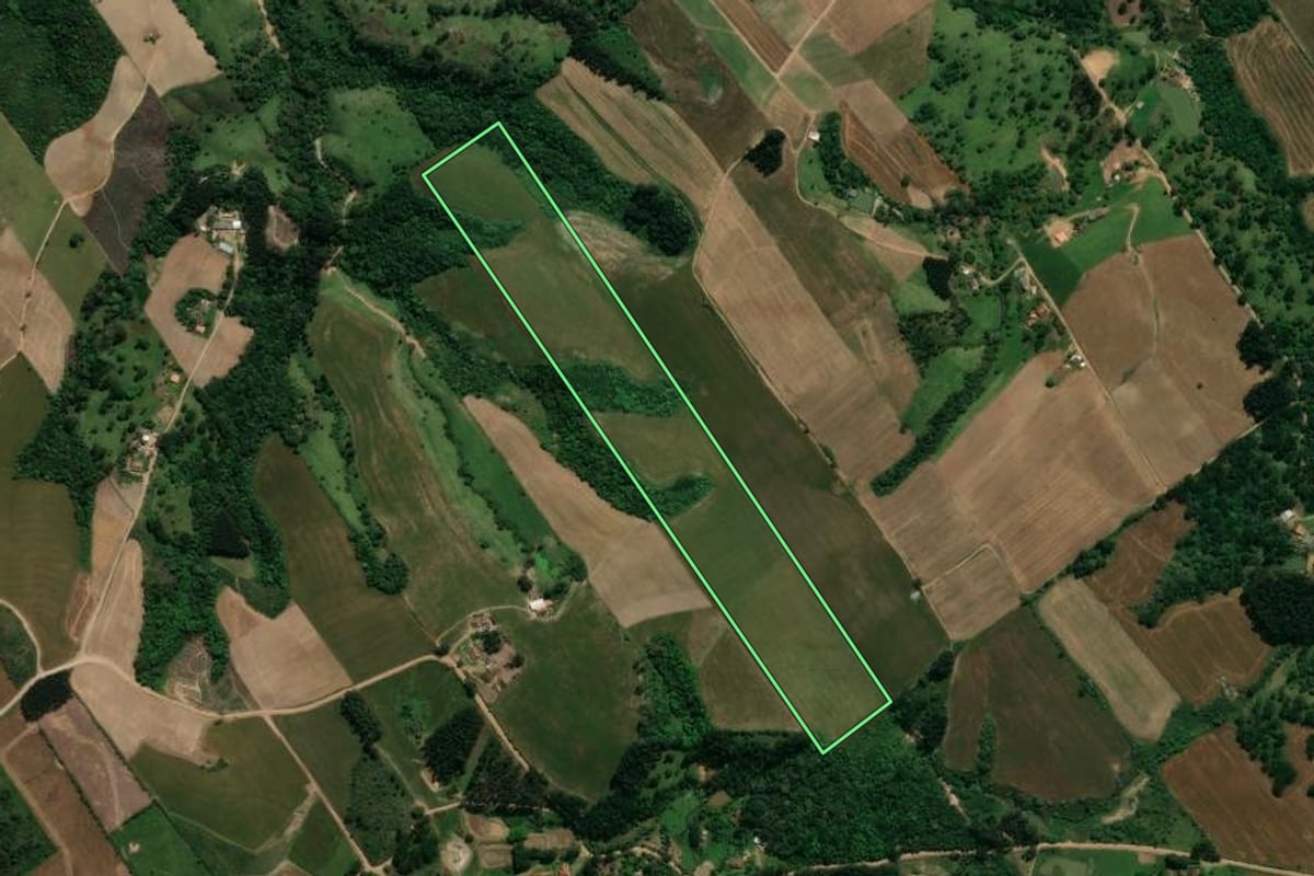 Imagem de satélite do imóvel rural em Prudentópolis (PR), com o contorno declarado no CAR desenhado por cima.