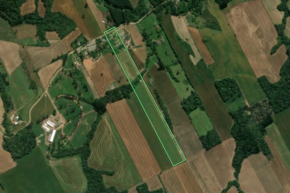 Imagem de satélite do imóvel rural em Prudentópolis (PR), com o contorno declarado no CAR desenhado por cima.