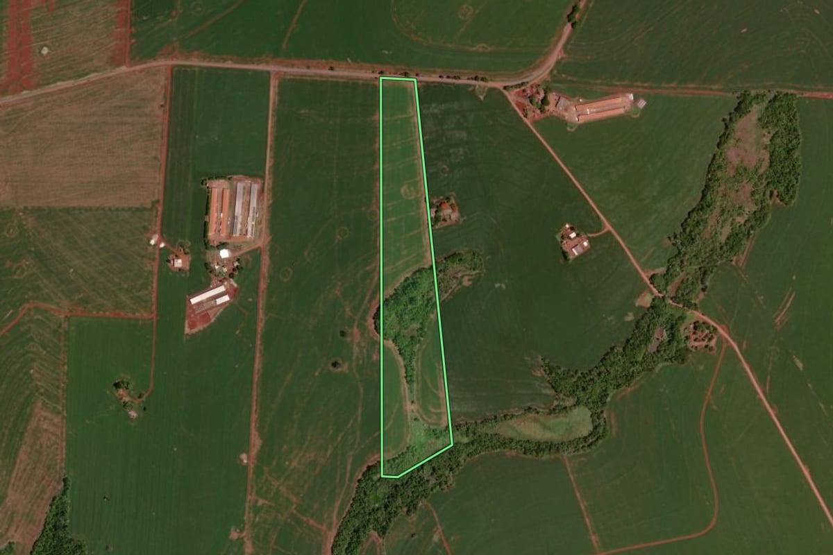 Imagem de satélite do imóvel rural em Quarto Centenário (PR), com o contorno declarado no CAR desenhado por cima.
