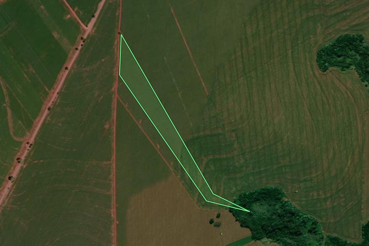 Imagem de satélite do imóvel rural em Quarto Centenário (PR), com o contorno declarado no CAR desenhado por cima.