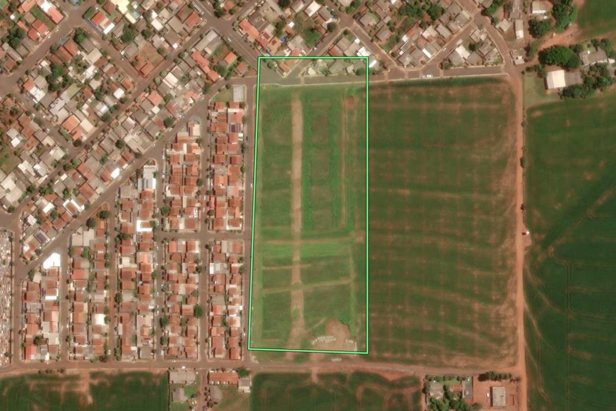 Imagem de satélite do imóvel rural em Quarto Centenário (PR), com o contorno declarado no CAR desenhado por cima.