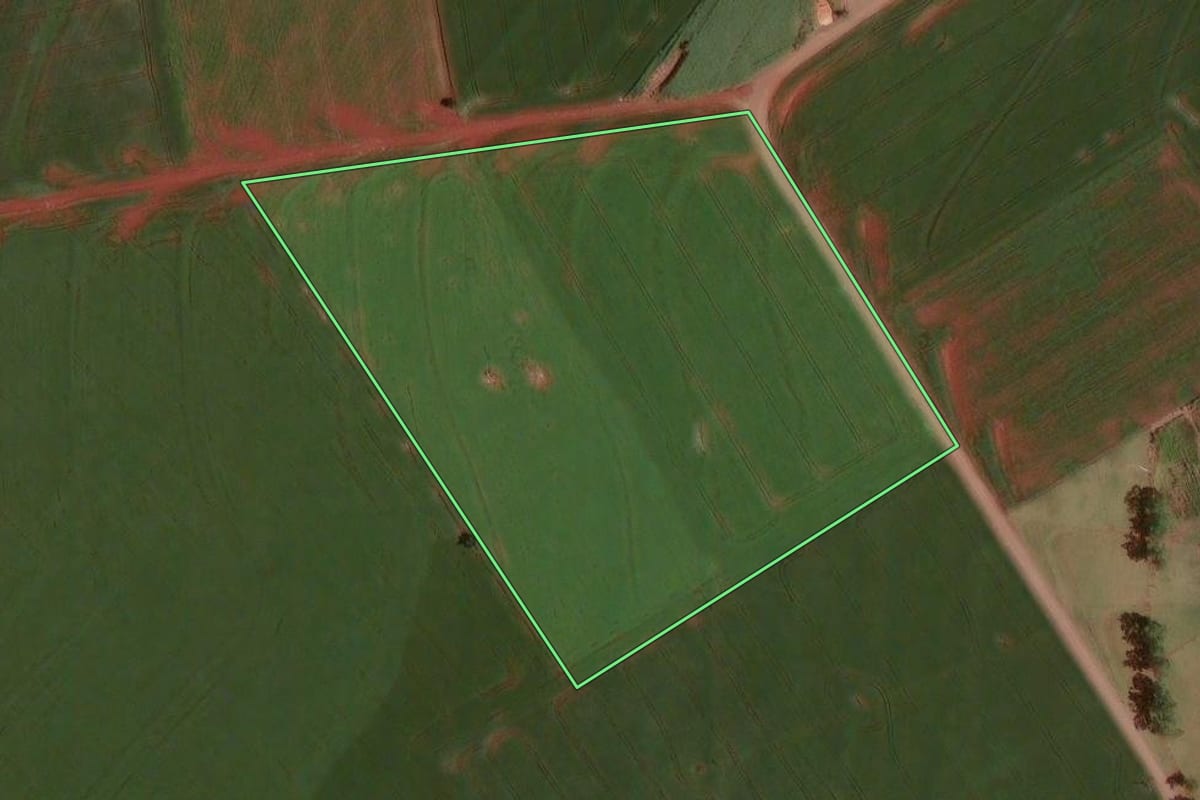 Imagem de satélite do imóvel rural em Quarto Centenário (PR), com o contorno declarado no CAR desenhado por cima.