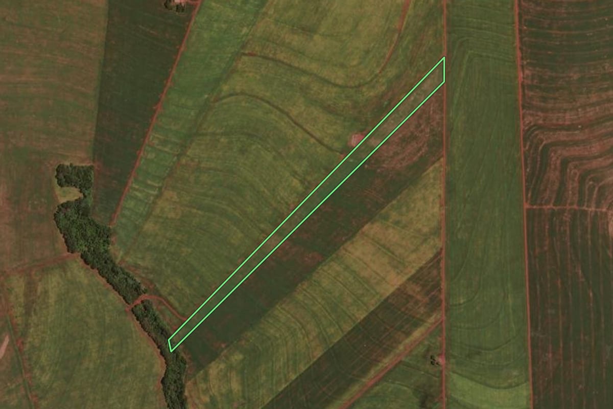 Imagem de satélite do imóvel rural em Quarto Centenário (PR), com o contorno declarado no CAR desenhado por cima.