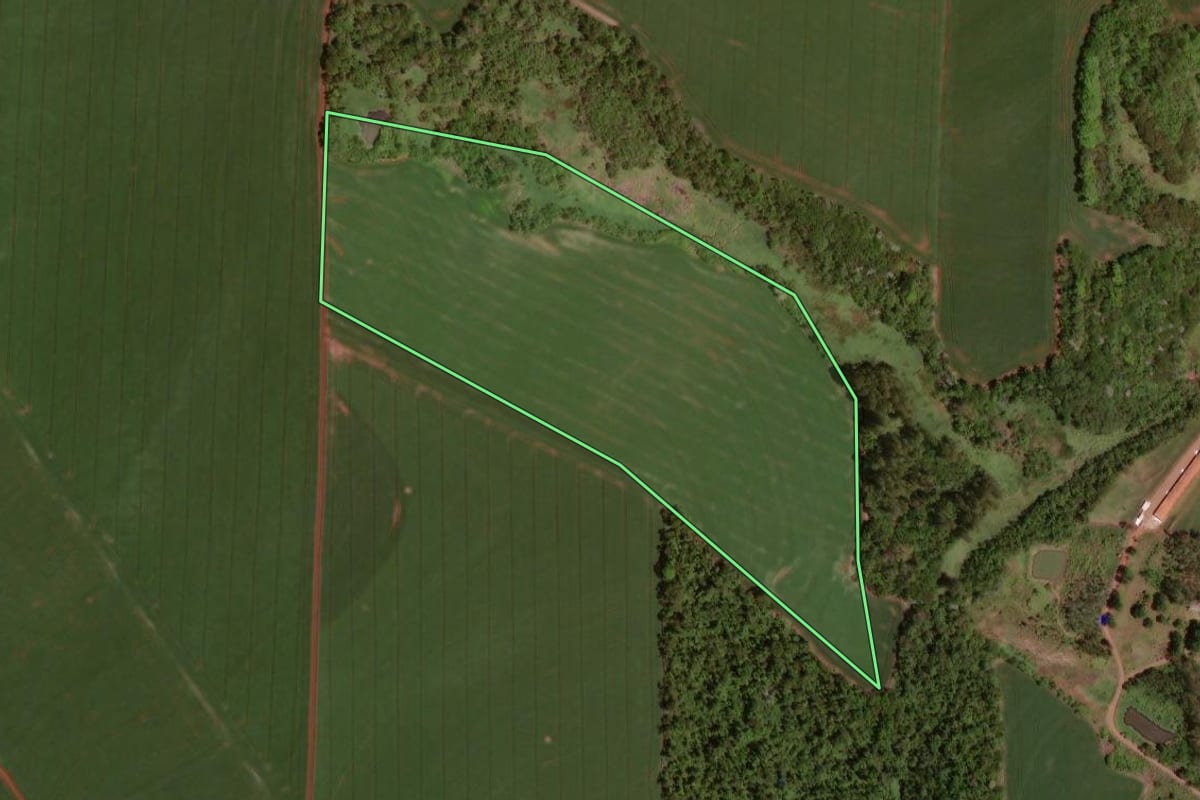 Imagem de satélite do imóvel rural em Quarto Centenário (PR), com o contorno declarado no CAR desenhado por cima.