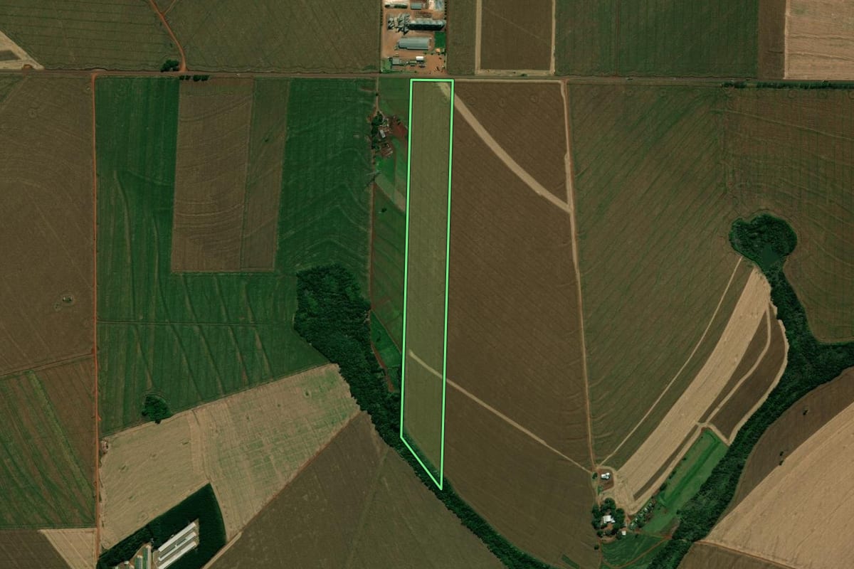 Imagem de satélite do imóvel rural em Quarto Centenário (PR), com o contorno declarado no CAR desenhado por cima.