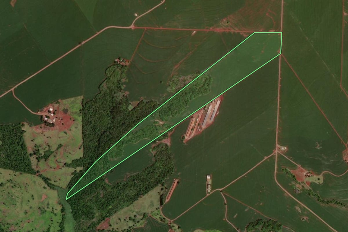 Imagem de satélite do imóvel rural em Quarto Centenário (PR), com o contorno declarado no CAR desenhado por cima.