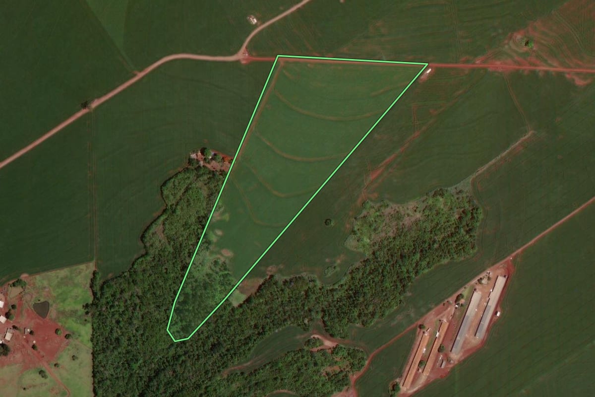 Imagem de satélite do imóvel rural em Quarto Centenário (PR), com o contorno declarado no CAR desenhado por cima.