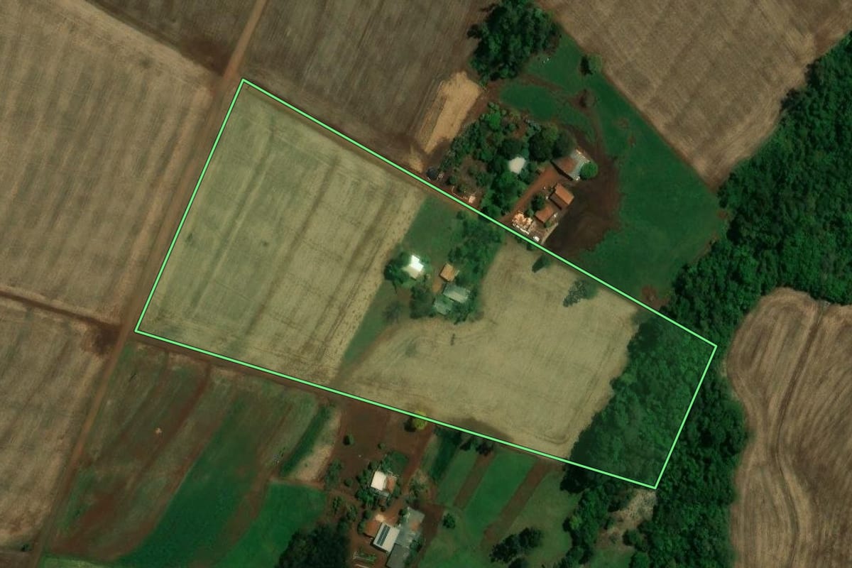 Imagem de satélite do imóvel rural em Quatro Pontes (PR), com o contorno declarado no CAR desenhado por cima.