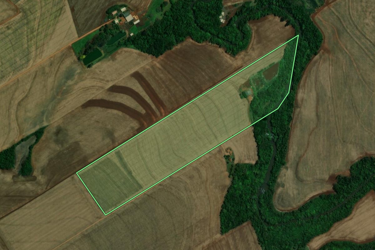 Imagem de satélite do imóvel rural em Quatro Pontes (PR), com o contorno declarado no CAR desenhado por cima.