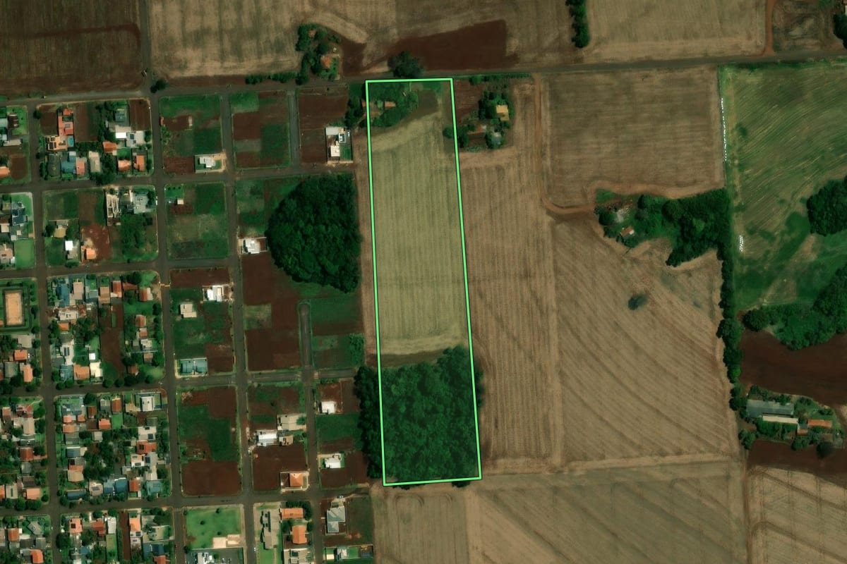 Imagem de satélite do imóvel rural em Quatro Pontes (PR), com o contorno declarado no CAR desenhado por cima.