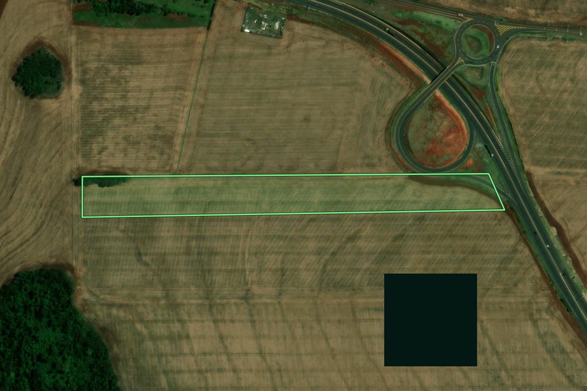 Imagem de satélite do imóvel rural em Quatro Pontes (PR), com o contorno declarado no CAR desenhado por cima.