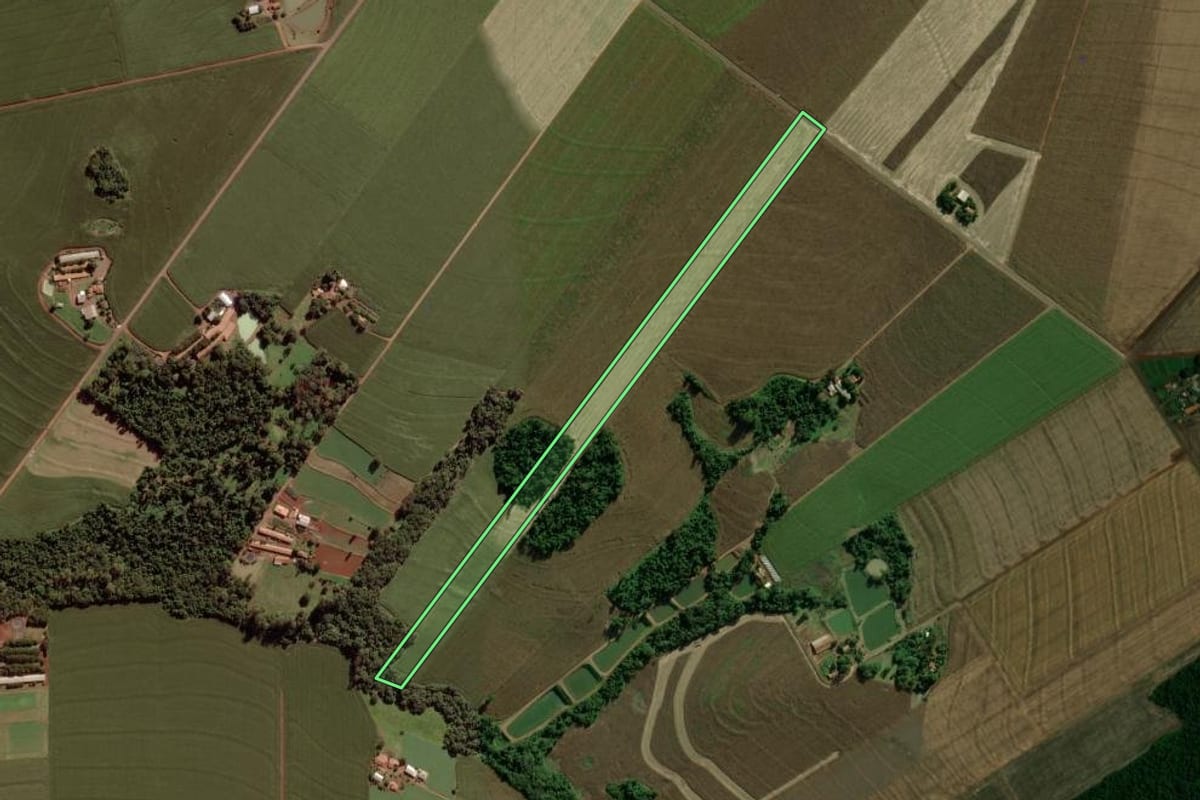 Imagem de satélite do imóvel rural em Quatro Pontes (PR), com o contorno declarado no CAR desenhado por cima.
